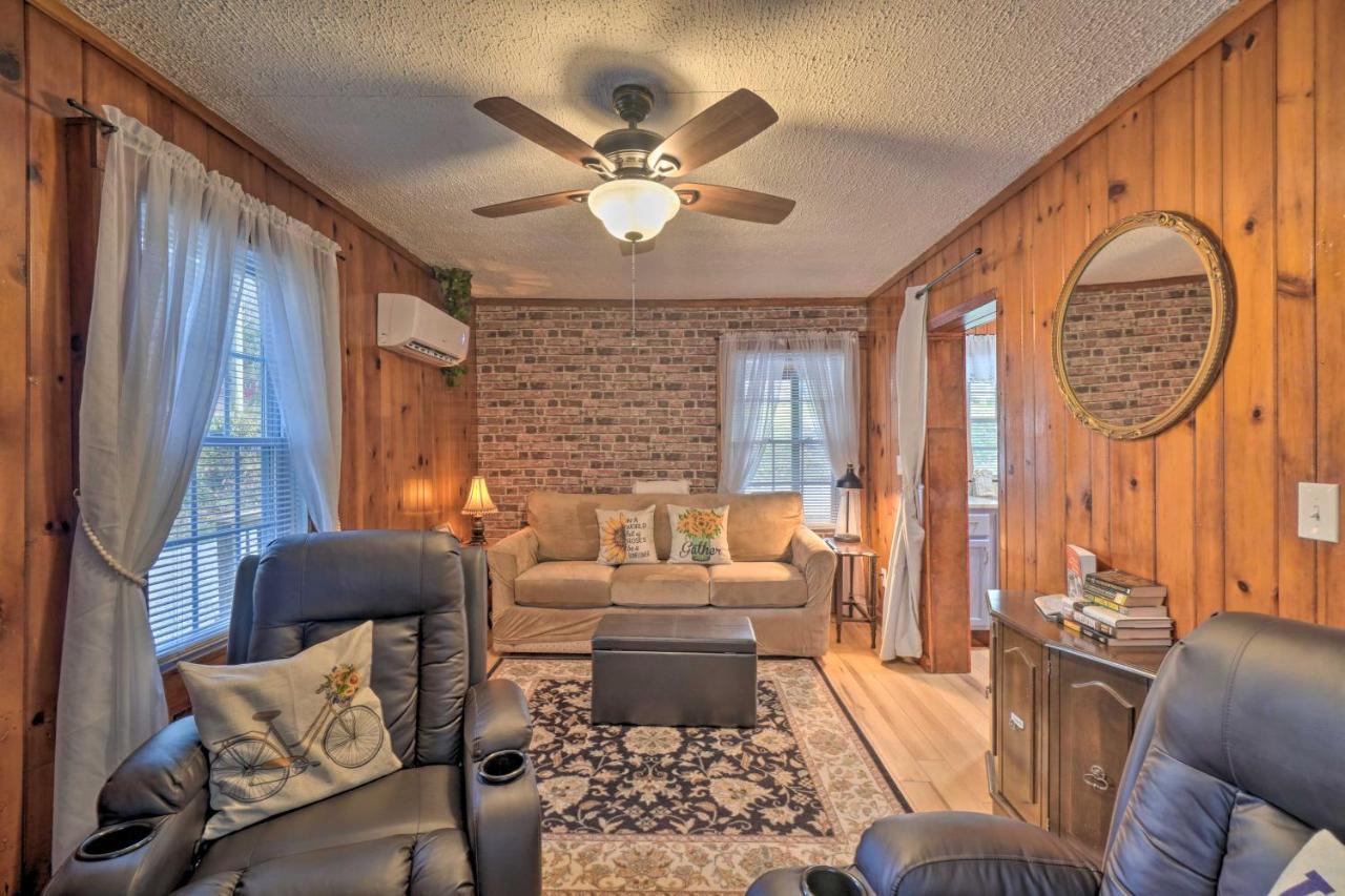 Holiday home Cozy Getaway About 8 Mi To Downtown! *