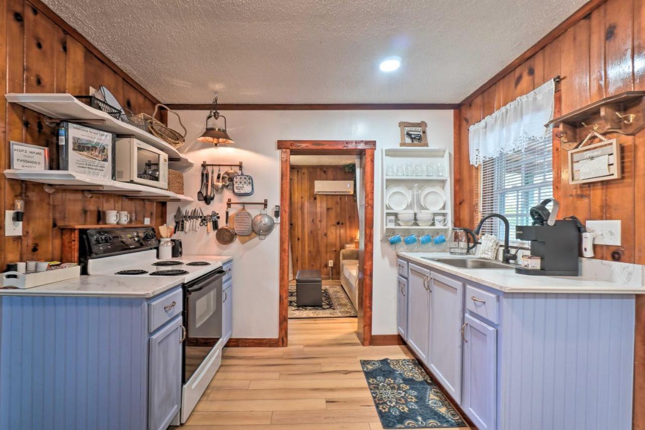 Cozy Getaway About 8 Mi To Downtown!