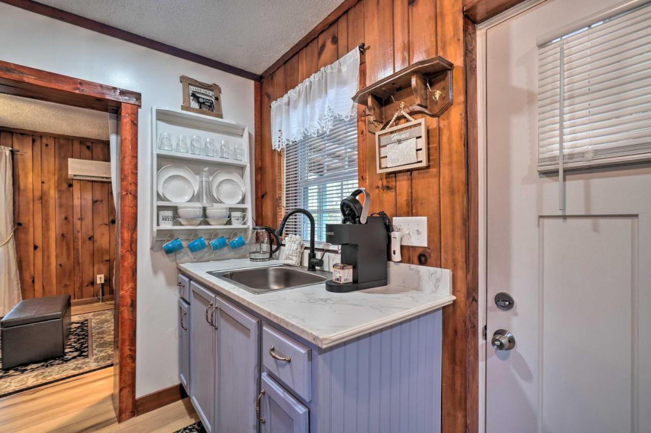 Cozy Getaway About 8 Mi To Downtown! Holiday home Knoxville
